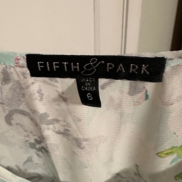 Fifth & Park pastel blue floral pleated chiffon dress, size 6 - Picture 3 of 7